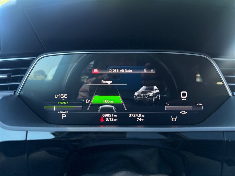 2021 Audi e-tron quattro Premium Plus   - Photo 12 - Renton, WA 98057