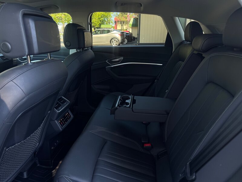 2021 Audi e-tron quattro Premium Plus   - Photo 20 - Renton, WA 98057