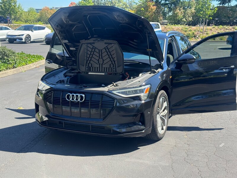 2021 Audi e-tron quattro Premium Plus   - Photo 3 - Renton, WA 98057