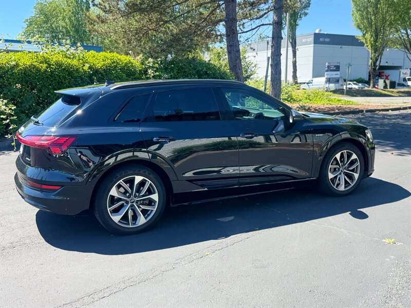 2021 Audi e-tron quattro Premium Plus   - Photo 8 - Renton, WA 98057