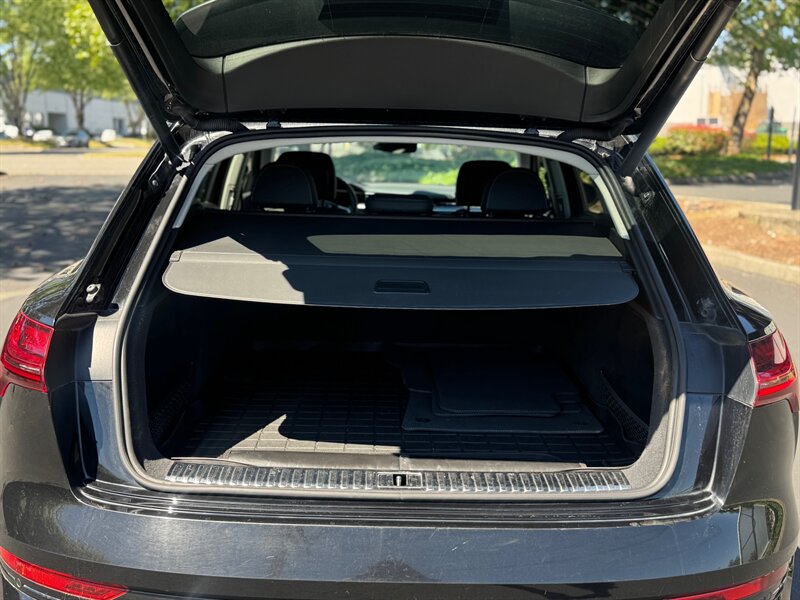 2021 Audi e-tron quattro Premium Plus   - Photo 10 - Renton, WA 98057
