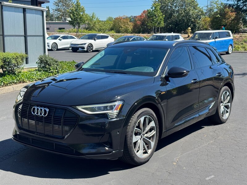2021 Audi e-tron quattro Premium Plus   - Photo 2 - Renton, WA 98057