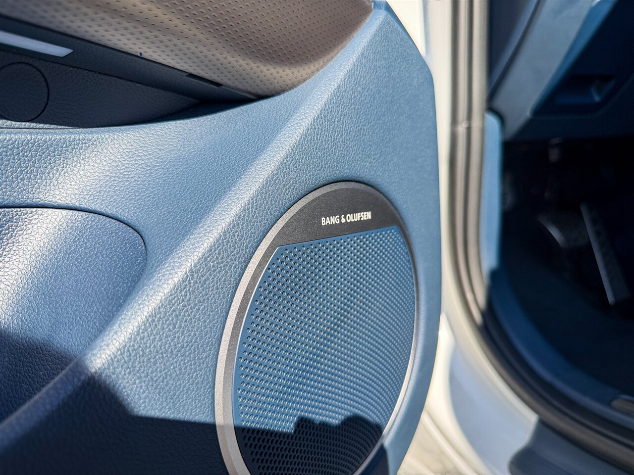 2023 Genesis GV60 Performance   - Photo 25 - Renton, WA 98057