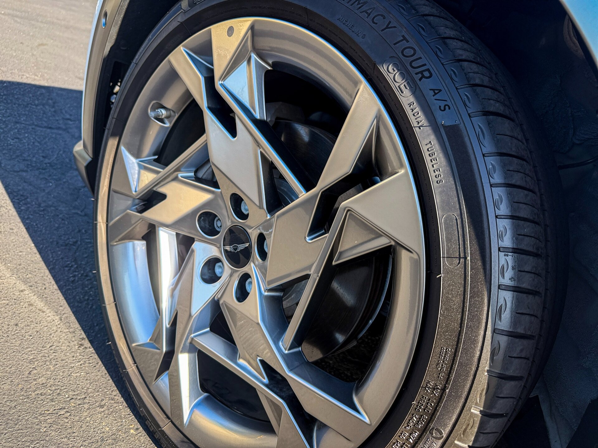 2023 Genesis GV60 Performance   - Photo 9 - Renton, WA 98057