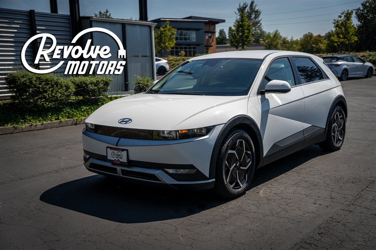 2024 Hyundai IONIQ 5 SE   - Photo 1 - Renton, WA 98057