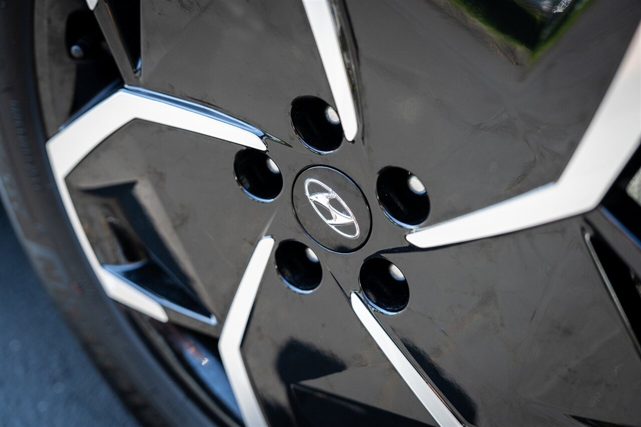 2024 Hyundai IONIQ 5 SE   - Photo 14 - Renton, WA 98057