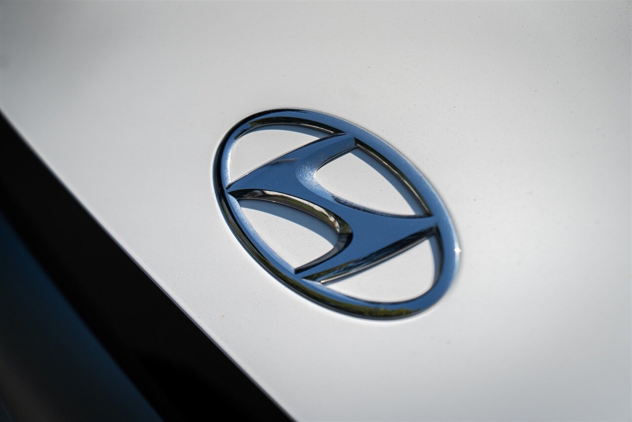2024 Hyundai IONIQ 5 SE   - Photo 3 - Renton, WA 98057