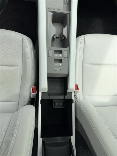 2024 Hyundai IONIQ 6 Limited   - Photo 22 - Renton, WA 98057