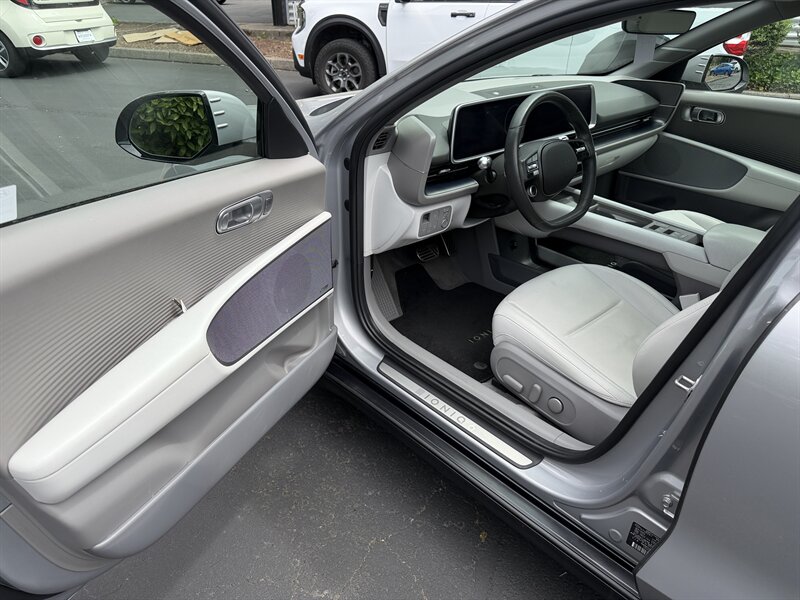 2024 Hyundai IONIQ 6 Limited   - Photo 13 - Renton, WA 98057