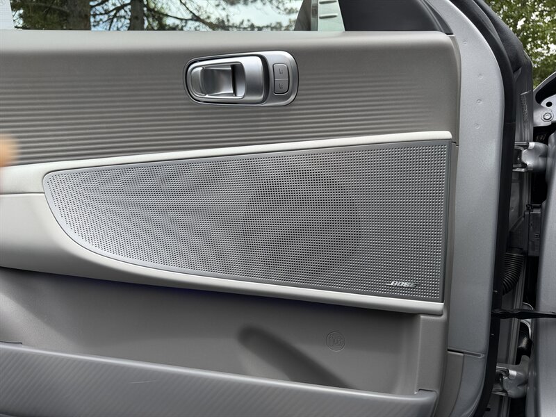 2024 Hyundai IONIQ 6 Limited   - Photo 14 - Renton, WA 98057