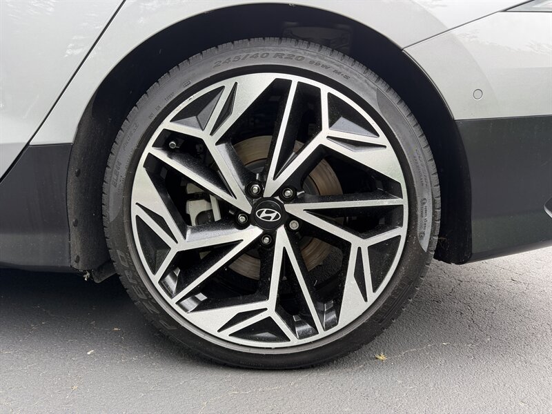 2024 Hyundai IONIQ 6 Limited   - Photo 26 - Renton, WA 98057