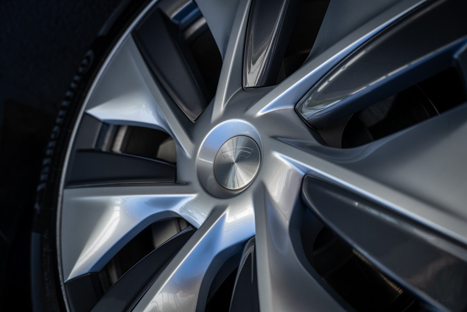 2023 Tesla Model Y Long Range   - Photo 15 - Renton, WA 98057
