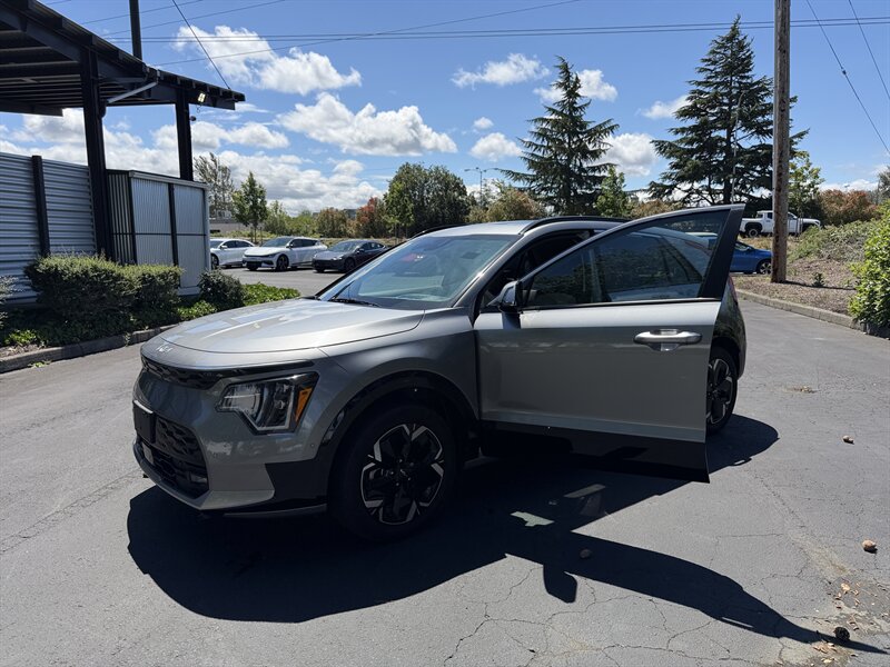 2023 Kia Niro EV Wave   - Photo 3 - Renton, WA 98057