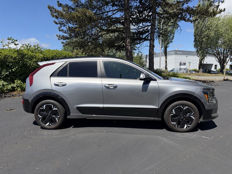 2023 Kia Niro EV Wave   - Photo 6 - Renton, WA 98057