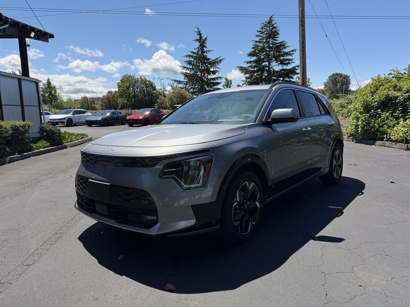 2023 Kia Niro EV Wave   - Photo 2 - Renton, WA 98057