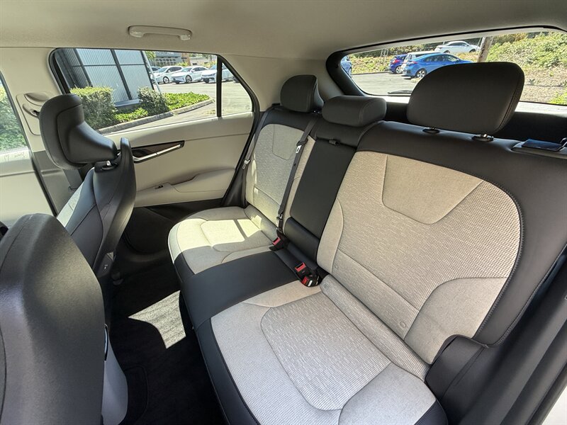 2023 Kia Niro EV Wave   - Photo 14 - Renton, WA 98057