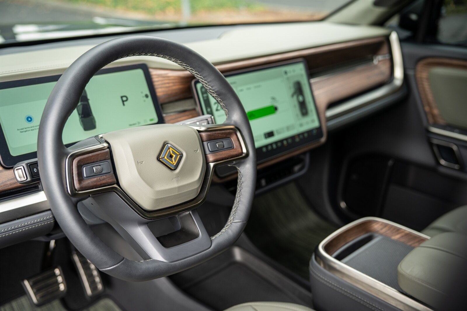 2023 Rivian R1T Adventure   - Photo 32 - Renton, WA 98057