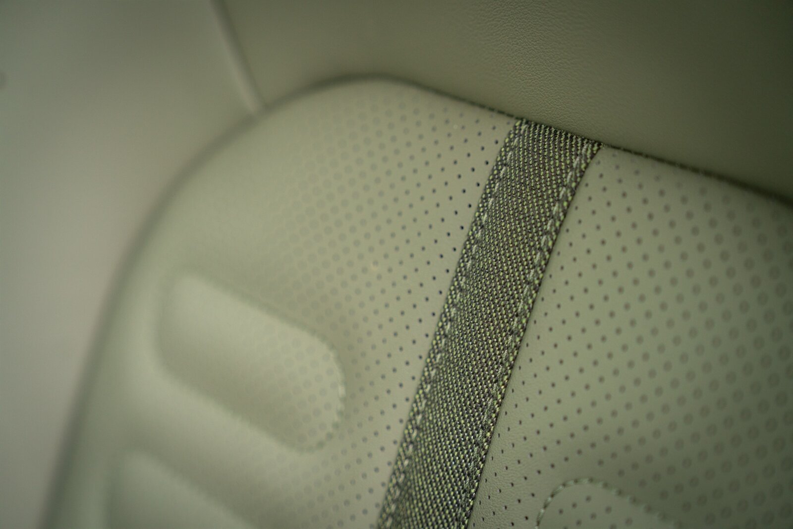2023 Rivian R1T Adventure   - Photo 40 - Renton, WA 98057