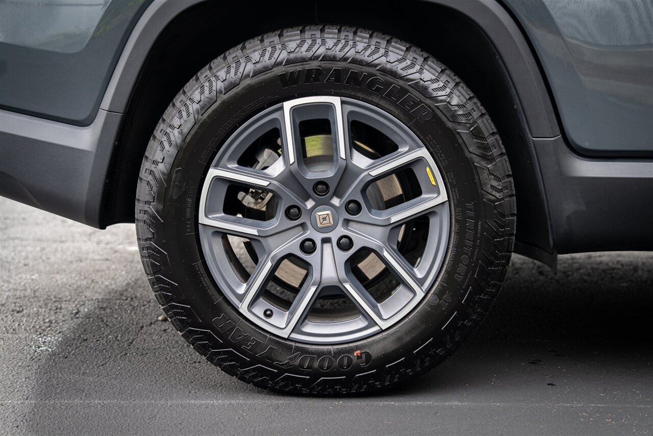 2023 Rivian R1T Adventure   - Photo 24 - Renton, WA 98057