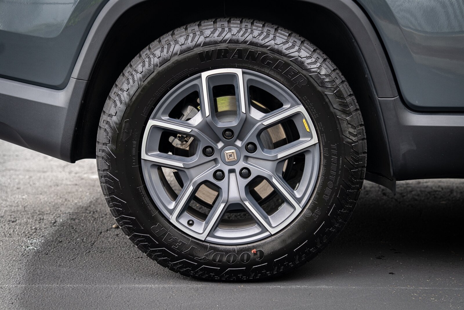 2023 Rivian R1T Adventure   - Photo 24 - Renton, WA 98057