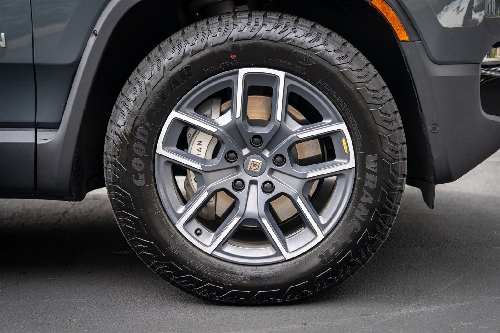 2023 Rivian R1T Adventure   - Photo 25 - Renton, WA 98057