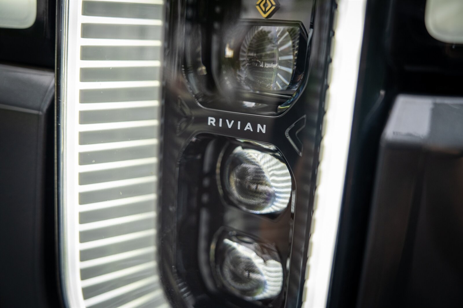 2023 Rivian R1T Adventure   - Photo 5 - Renton, WA 98057