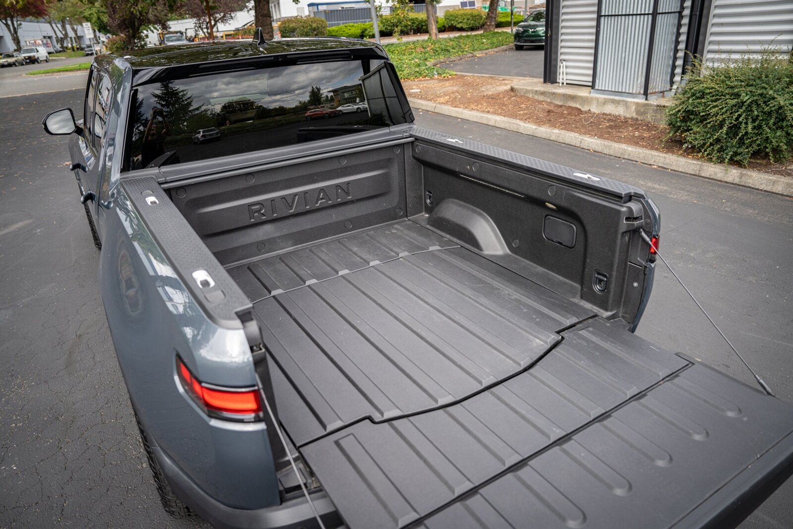 2023 Rivian R1T Adventure   - Photo 27 - Renton, WA 98057