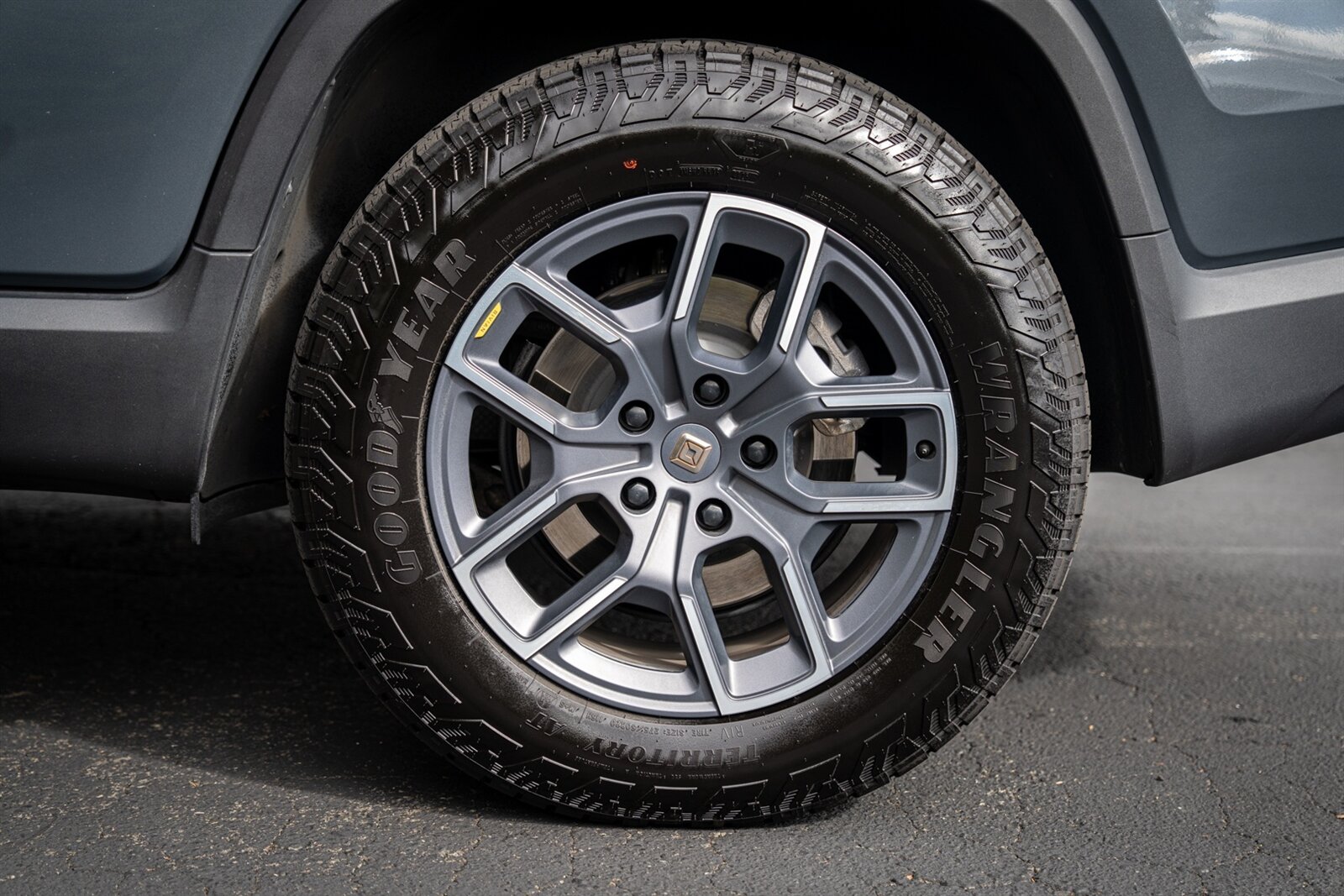 2023 Rivian R1T Adventure   - Photo 23 - Renton, WA 98057