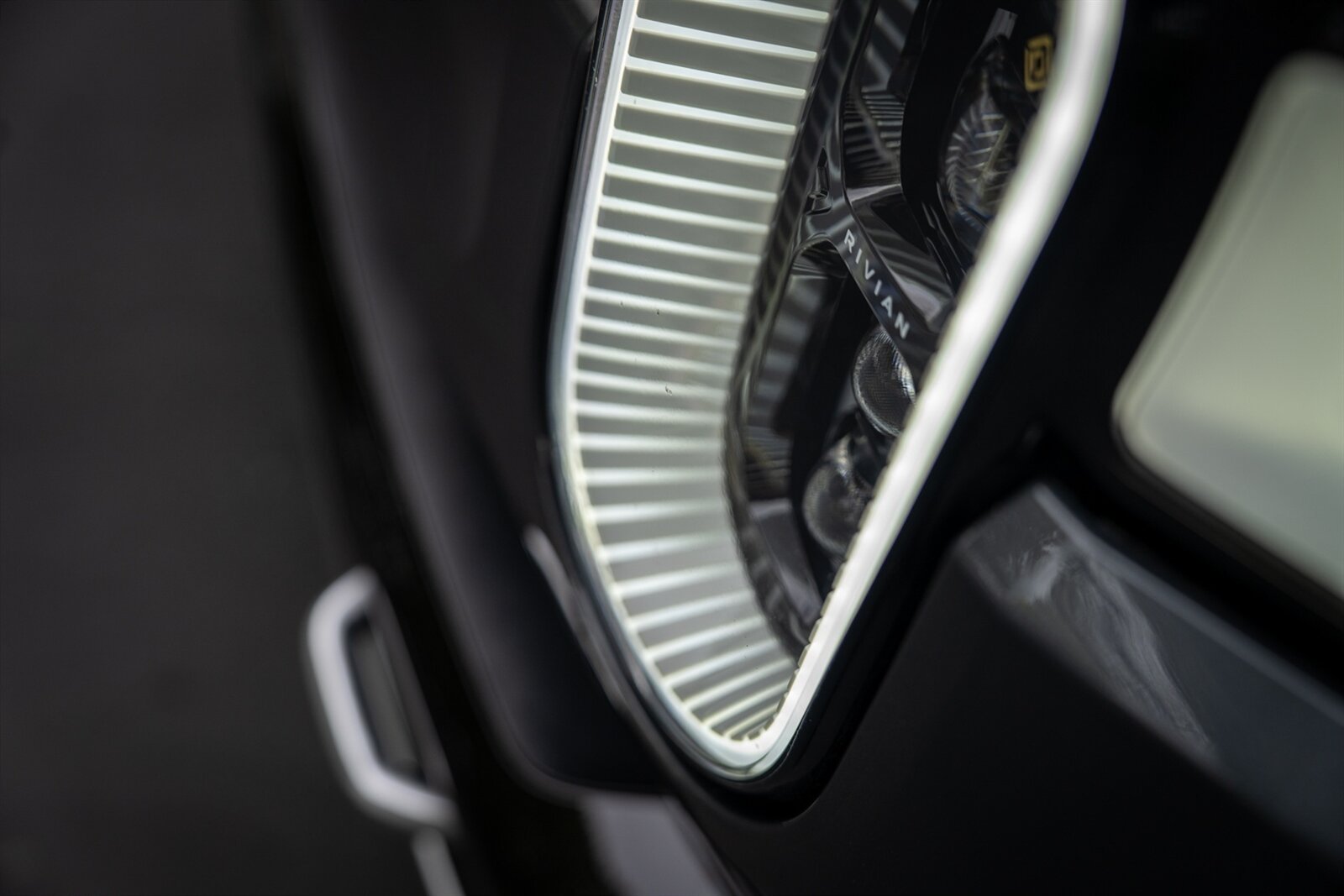 2023 Rivian R1T Adventure   - Photo 6 - Renton, WA 98057