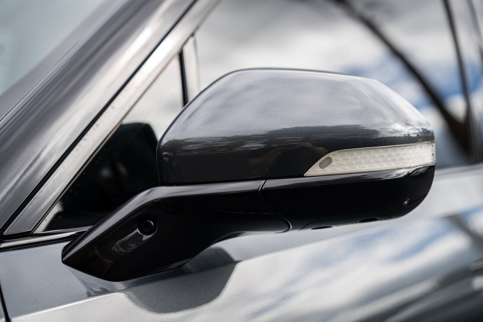 2023 Rivian R1T Adventure   - Photo 8 - Renton, WA 98057
