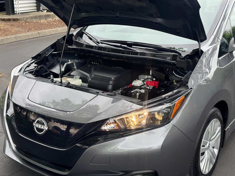 2024 Nissan LEAF S   - Photo 5 - Renton, WA 98057
