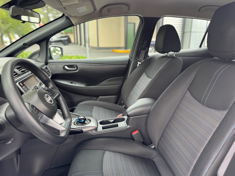 2024 Nissan LEAF S   - Photo 10 - Renton, WA 98057