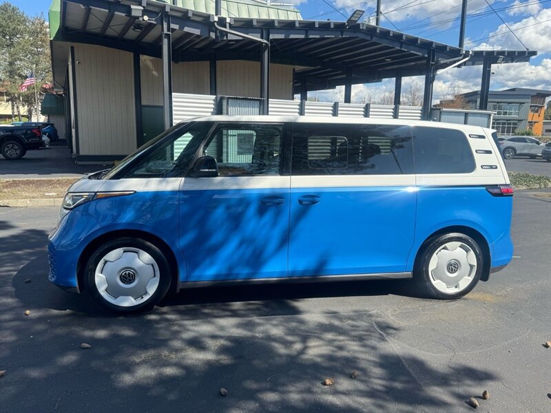 2025 Volkswagen ID. Buzz 1st Edition 4Motion   - Photo 3 - Renton, WA 98057