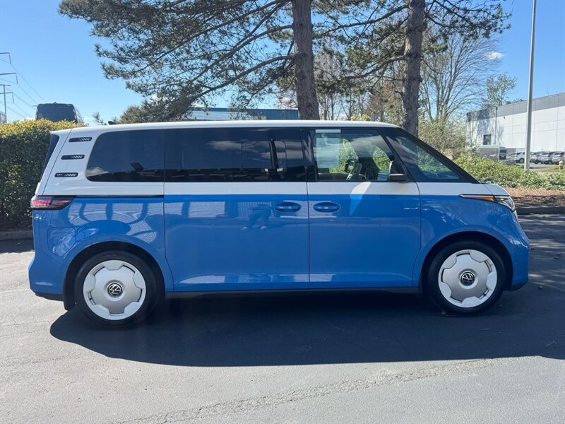 2025 Volkswagen ID. Buzz 1st Edition 4Motion   - Photo 4 - Renton, WA 98057