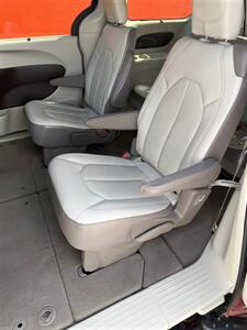 2018 Chrysler Pacifica Touring L Plus - Photo 12 - Albuquerque, NM 87107