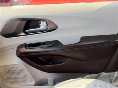 2018 Chrysler Pacifica Touring L Plus - Photo 15 - Albuquerque, NM 87107