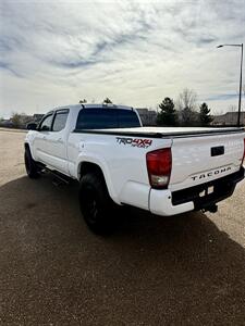 2017 Toyota Tacoma SR5 V6   - Photo 6 - Frederick, CO 80504