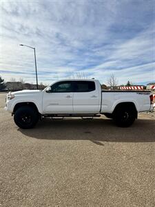 2017 Toyota Tacoma SR5 V6 - Photo 6 - Frederick, CO 80504
