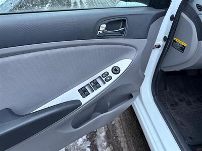 2012 Hyundai ACCENT SE   - Photo 8 - North Lima, OH 44452