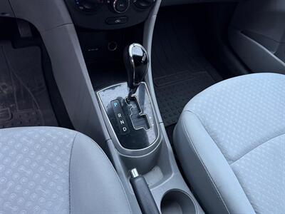 2012 Hyundai ACCENT SE   - Photo 12 - North Lima, OH 44452