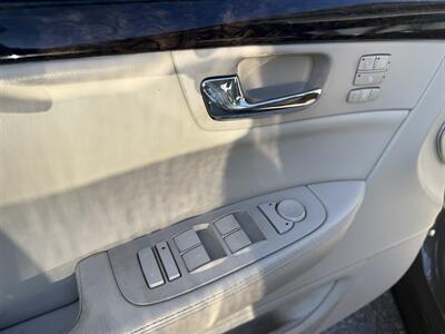 2009 Cadillac DTS Luxury 5-Passenger - Photo 12 - North Lima, OH 44452