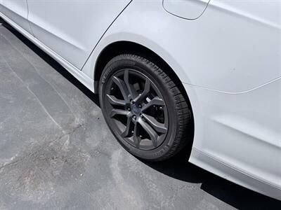 2018 Ford Fusion S   - Photo 11 - Anaheim, CA 92801