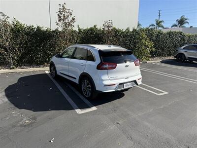 2017 Kia Niro Touring   - Photo 7 - Anaheim, CA 92801