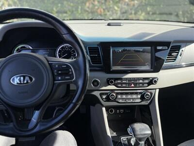 2017 Kia Niro Touring   - Photo 21 - Anaheim, CA 92801
