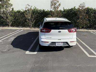 2017 Kia Niro Touring   - Photo 9 - Anaheim, CA 92801