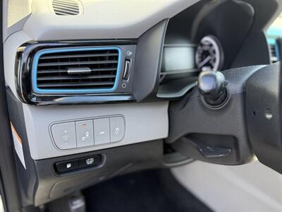 2017 Kia Niro Touring   - Photo 14 - Anaheim, CA 92801