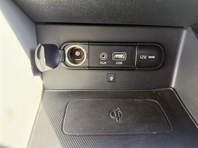 2017 Kia Niro Touring   - Photo 15 - Anaheim, CA 92801