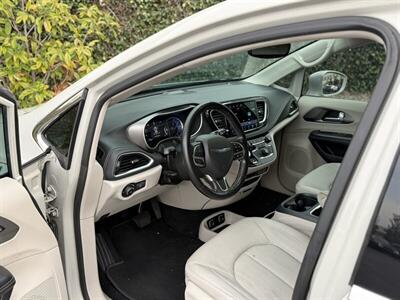2021 Chrysler Pacifica Hybrid Touring L   - Photo 16 - Anaheim, CA 92801