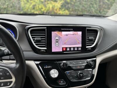 2021 Chrysler Pacifica Hybrid Touring L   - Photo 14 - Anaheim, CA 92801