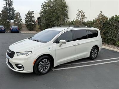 2021 Chrysler Pacifica Hybrid Touring L   - Photo 4 - Anaheim, CA 92801